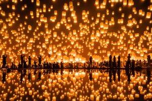 Thai,People,Release,Sky,Floating,Lanterns,Or,Lamp,To,Worship