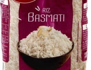 Egy csomag basmati rizs, amelyen egy tál főtt, pergős rizs látható díszítésként néhány maggal. A csomagoláson a 'Riz Basmati' felirat olvasható, valamint részben láthatók a tápértékre vonatkozó információk is